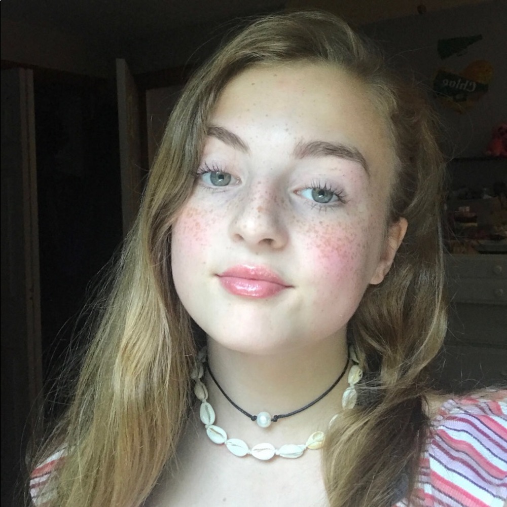 Meet your Posher, Chloe